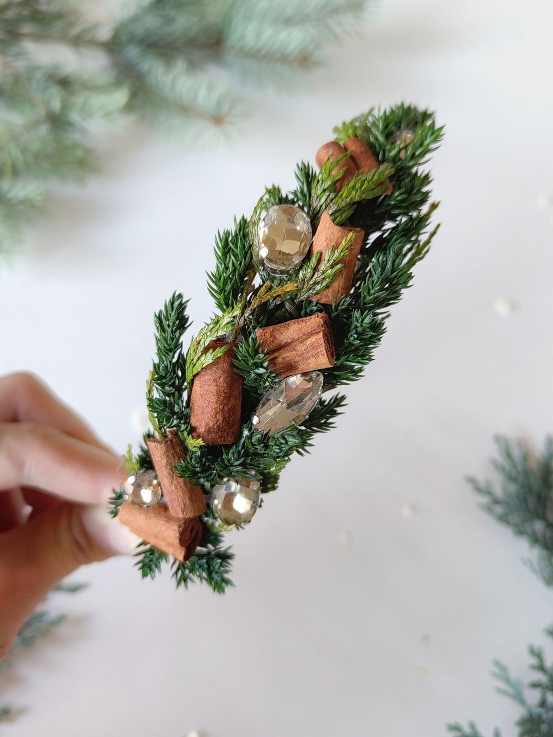 Christmas Flower Headband: Cinnamon, Needles & Strass Holiday Headpiece – handmade floral hair accessory by magaela