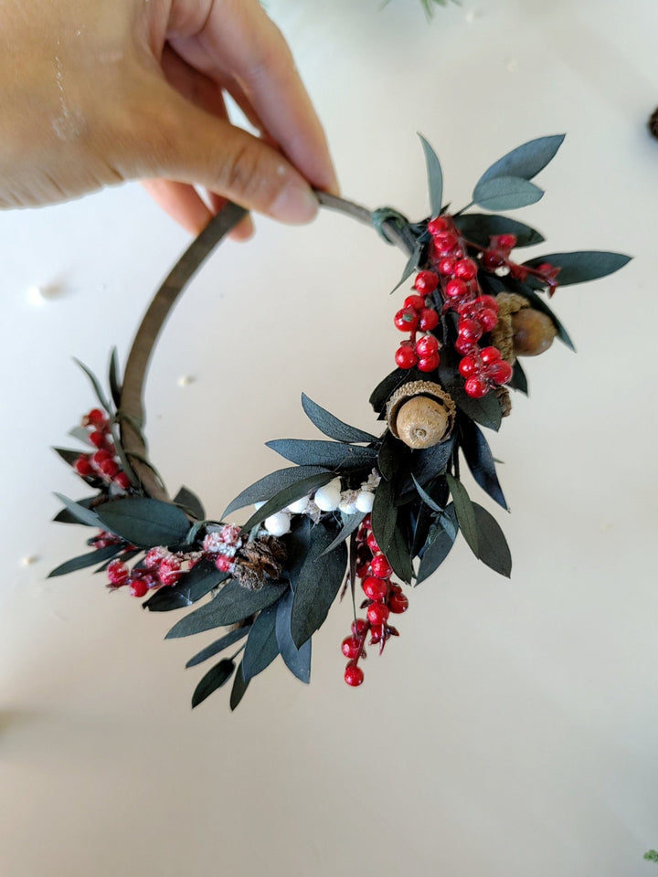 Woodland Christmas Headband: Berries & Acorns Winter Wedding Accessory – handmade floral hair accessory by magaela