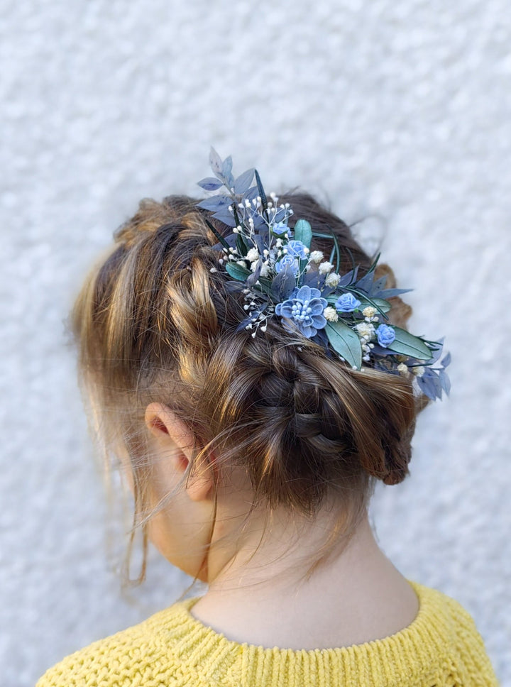 Baby Blue Flower Bridal Hair Comb: Romantic Greenery Hairpiece – handmade floral hair accessory by magaela