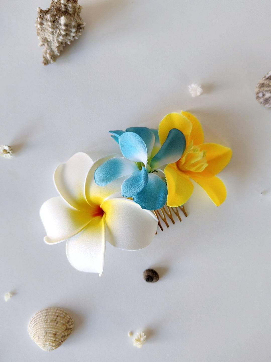 Plumeria Flower Hair Comb: Tropical Beach Wedding Headpiece – handmade floral hair accessory by magaela