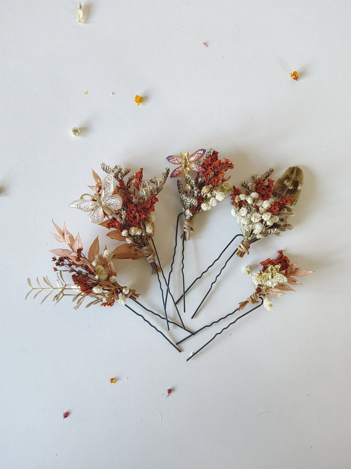 Terracotta Flower Hair Pins: Boho Feather Bridal Hairpiece – handmade floral hair accessory by magaela