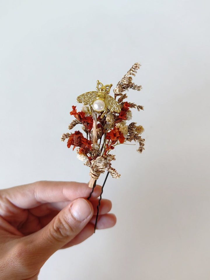 Terracotta Flower Hairpins with Gold Bees: Boho Wedding Headpiece – handmade floral hair accessory by magaela