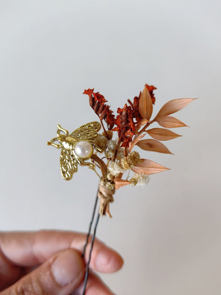 Terracotta Flower Hairpins with Gold Bees: Boho Wedding Headpiece – handmade floral hair accessory by magaela