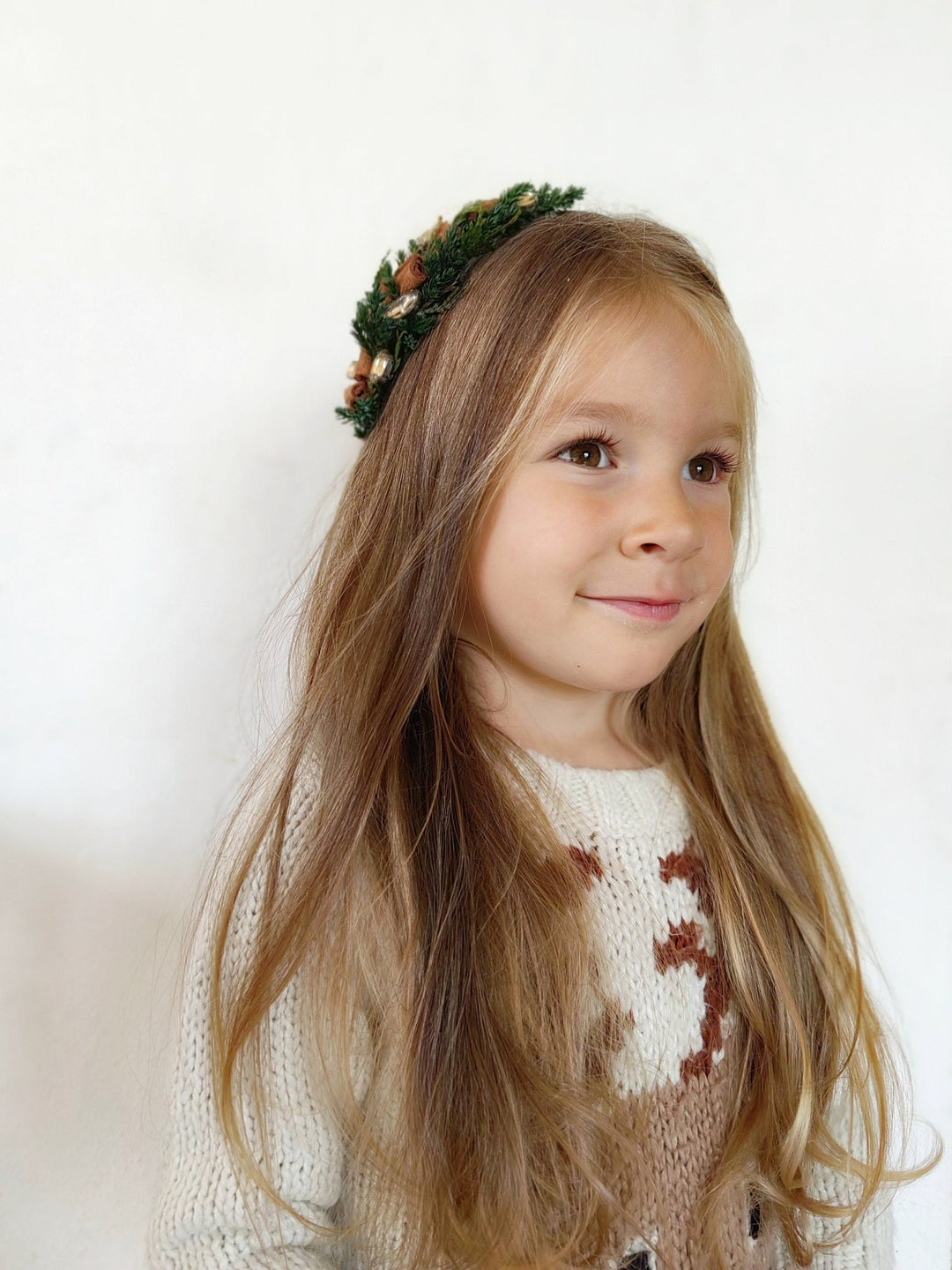 Christmas Flower Headband: Cinnamon, Needles & Strass Holiday Headpiece – handmade floral hair accessory by magaela