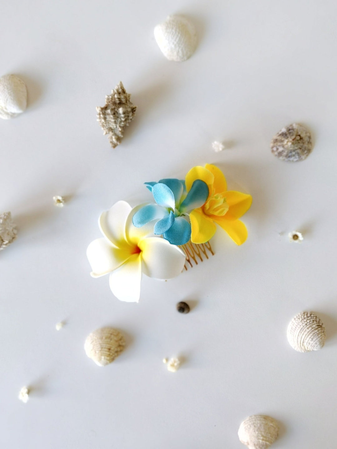 Plumeria Flower Hair Comb: Tropical Beach Wedding Headpiece – handmade floral hair accessory by magaela