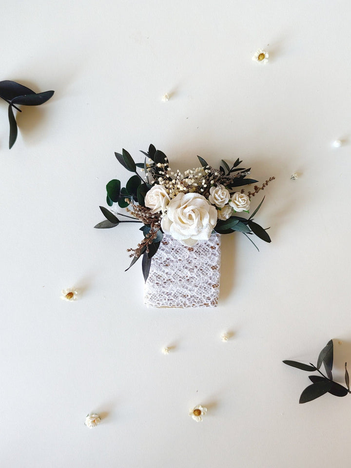 Green & White Pocket Boutonniere: Rustic Wedding Accessories – handmade floral hair accessory by magaela