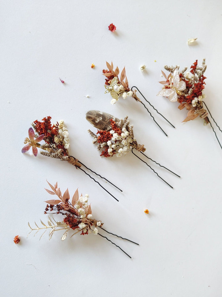 Terracotta Flower Hairpins with Gold Bees: Boho Wedding Headpiece – handmade floral hair accessory by magaela
