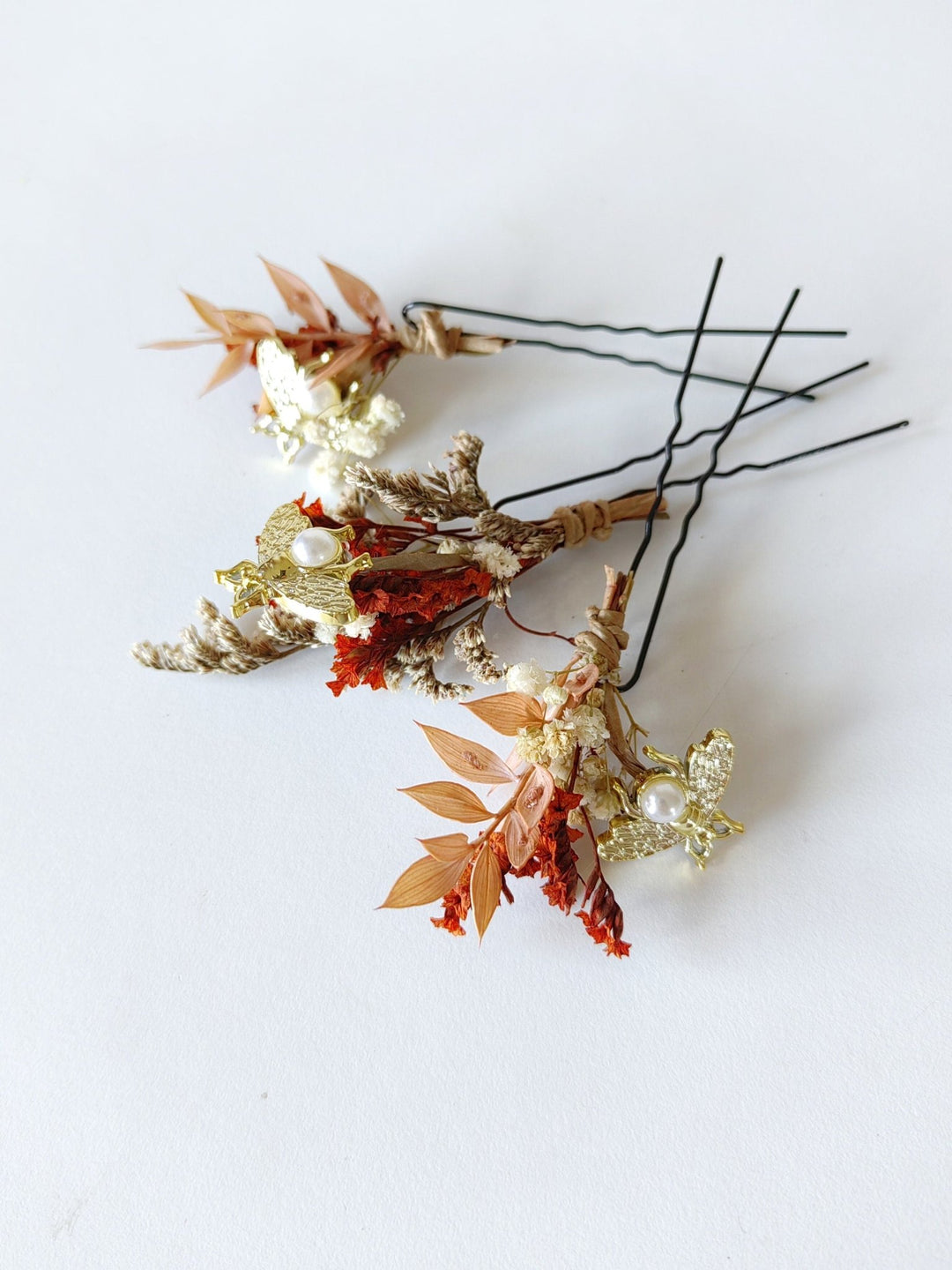 Terracotta Flower Hairpins with Gold Bees: Boho Wedding Headpiece – handmade floral hair accessory by magaela
