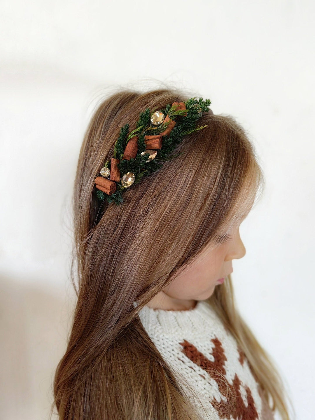 Christmas Flower Headband: Cinnamon, Needles & Strass Holiday Headpiece – handmade floral hair accessory by magaela