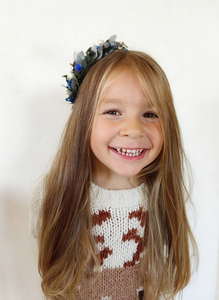 Winter flower headband with frozen blueberries hairband Bridal headpiece Flower girl Frozen berries Customisable headdress Magaela Jewelry – handmade floral hair accessory by magaela