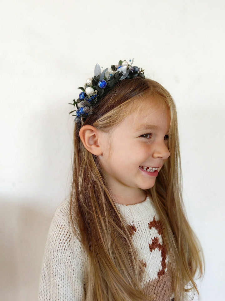 Winter flower headband with frozen blueberries hairband Bridal headpiece Flower girl Frozen berries Customisable headdress Magaela Jewelry – handmade floral hair accessory by magaela