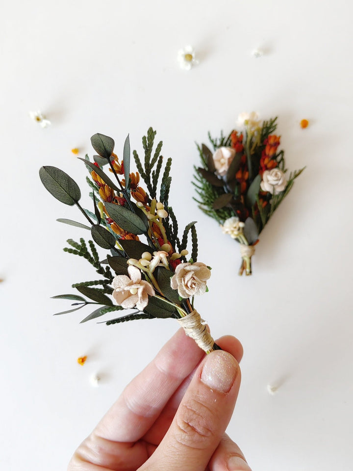 Fall Wedding Boutonniere: Burnt Orange Groomsmen Corsage – handmade floral hair accessory by magaela