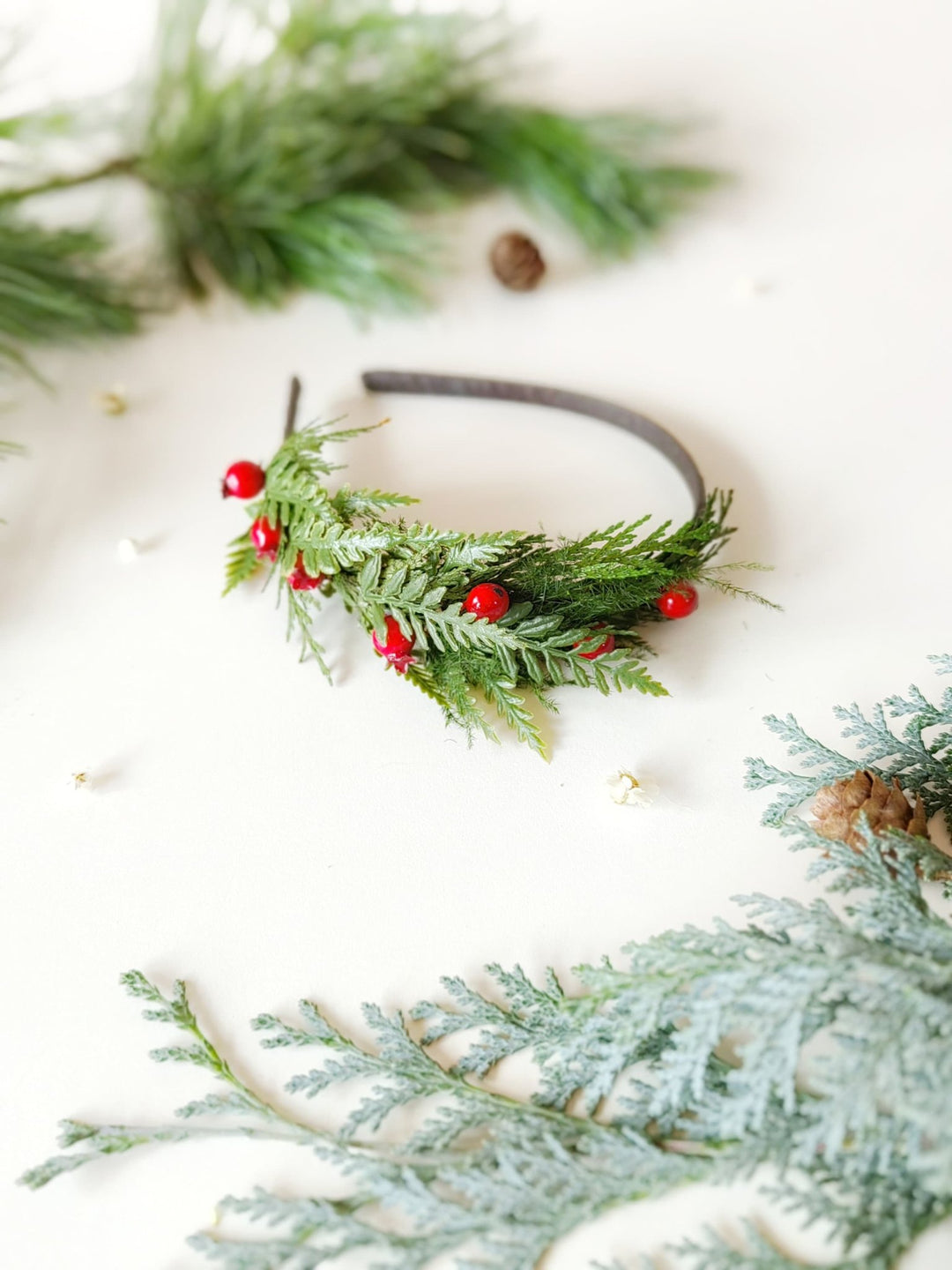 Christmas Woodland Headband with Red Berries – Green Winter Hair Crown for Girls & Adults | Holiday Bridal Accessory Gift – handmade floral hair accessory by magaela