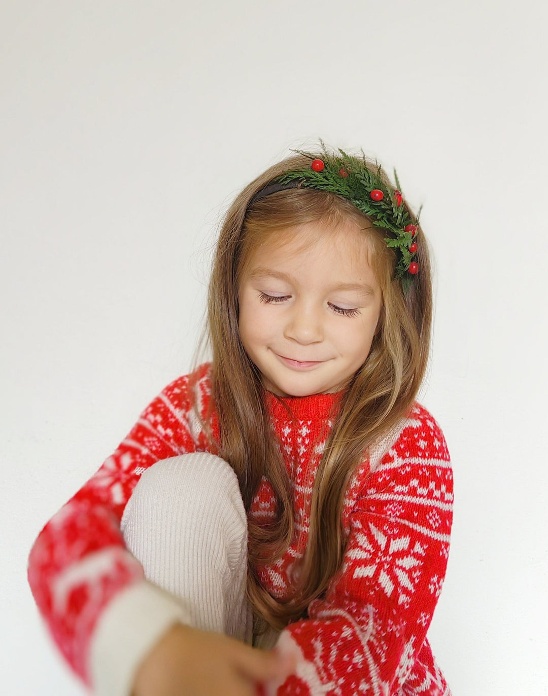 Christmas Woodland Headband with Red Berries – Green Winter Hair Crown for Girls & Adults | Holiday Bridal Accessory Gift – handmade floral hair accessory by magaela