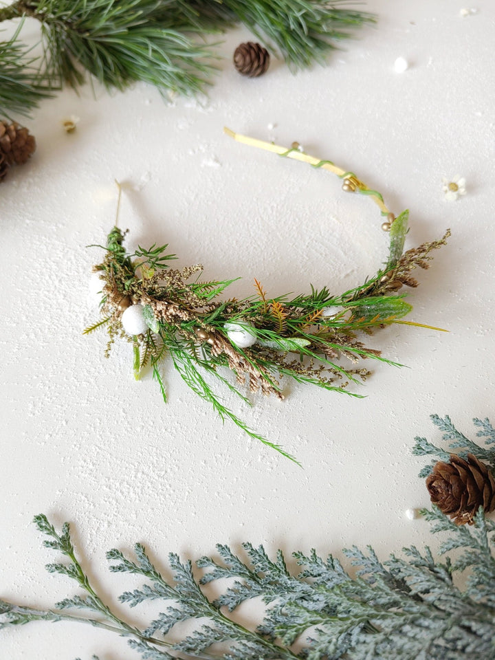 Winter Woodland Headband: Greenery Christmas Party Hair Accessory – handmade floral hair accessory by magaela