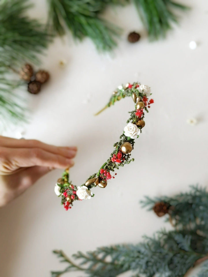 Vintage Christmas Flower Headband: Cottagecore Xmas Party Crown – handmade floral hair accessory by magaela