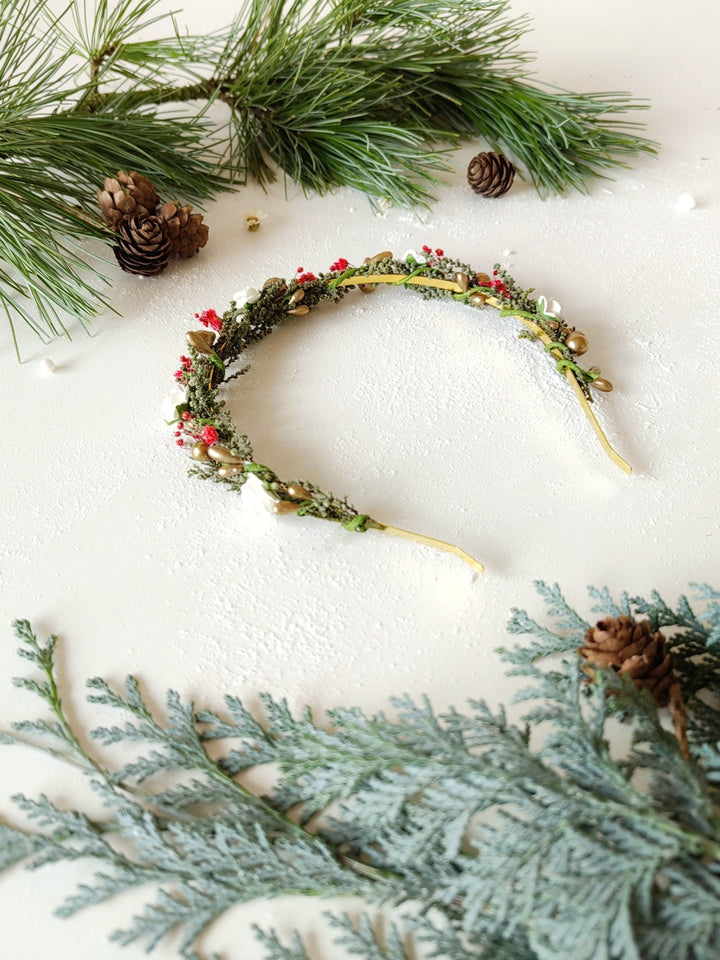 Vintage Christmas Flower Headband: Cottagecore Xmas Party Crown – handmade floral hair accessory by magaela