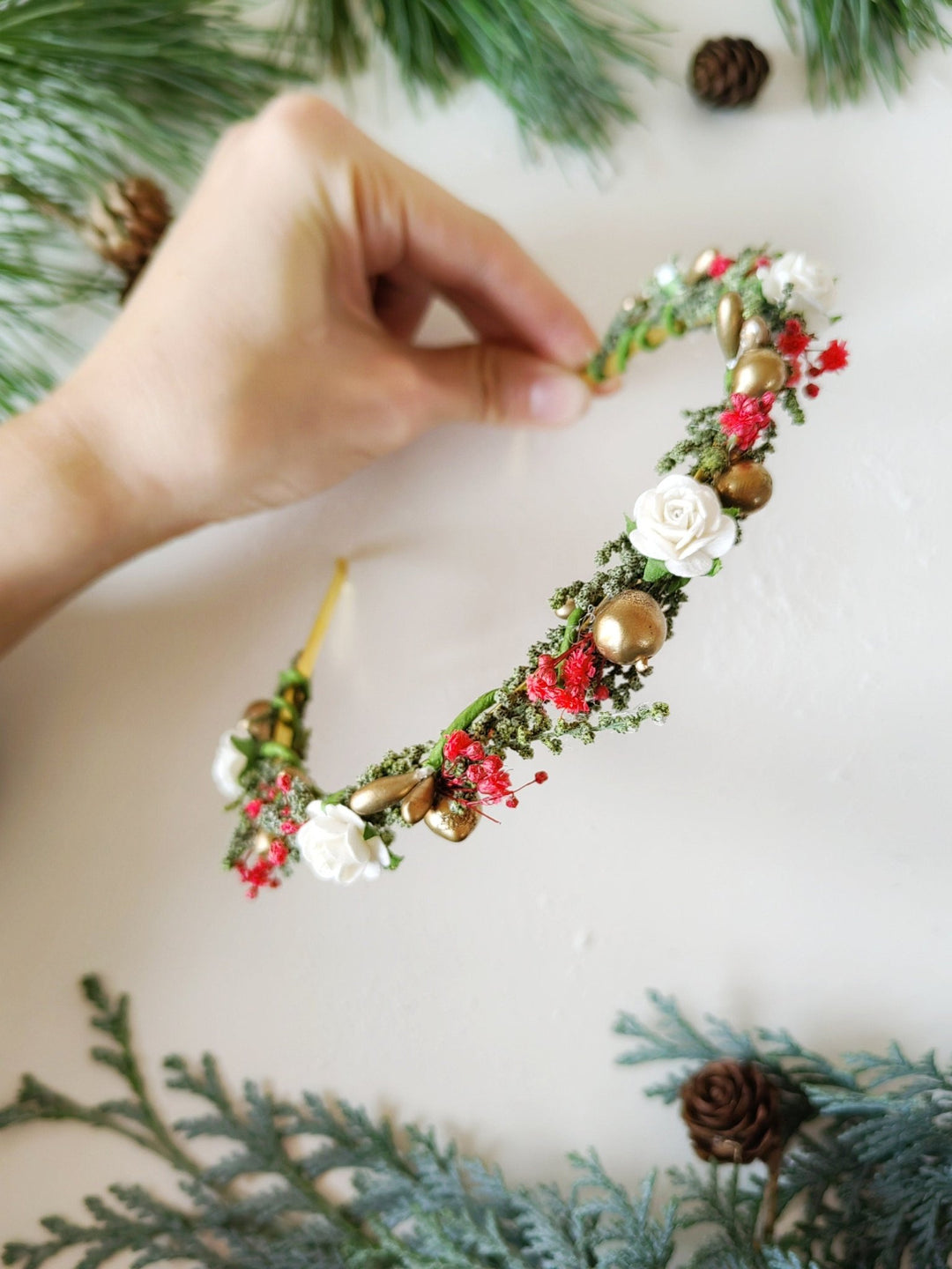 Vintage Christmas Flower Headband: Cottagecore Xmas Party Crown – handmade floral hair accessory by magaela