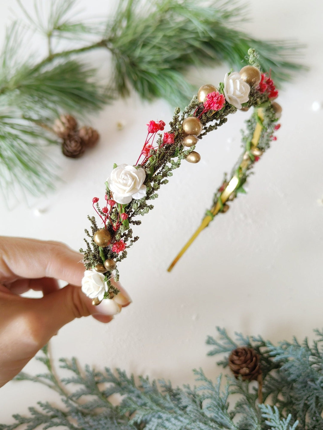 Vintage Christmas Flower Headband: Cottagecore Xmas Party Crown – handmade floral hair accessory by magaela