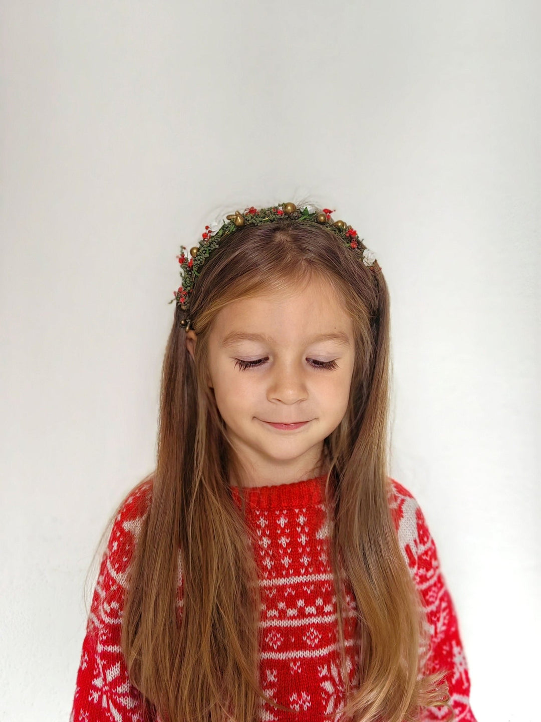 Vintage Christmas Flower Headband: Cottagecore Xmas Party Crown – handmade floral hair accessory by magaela