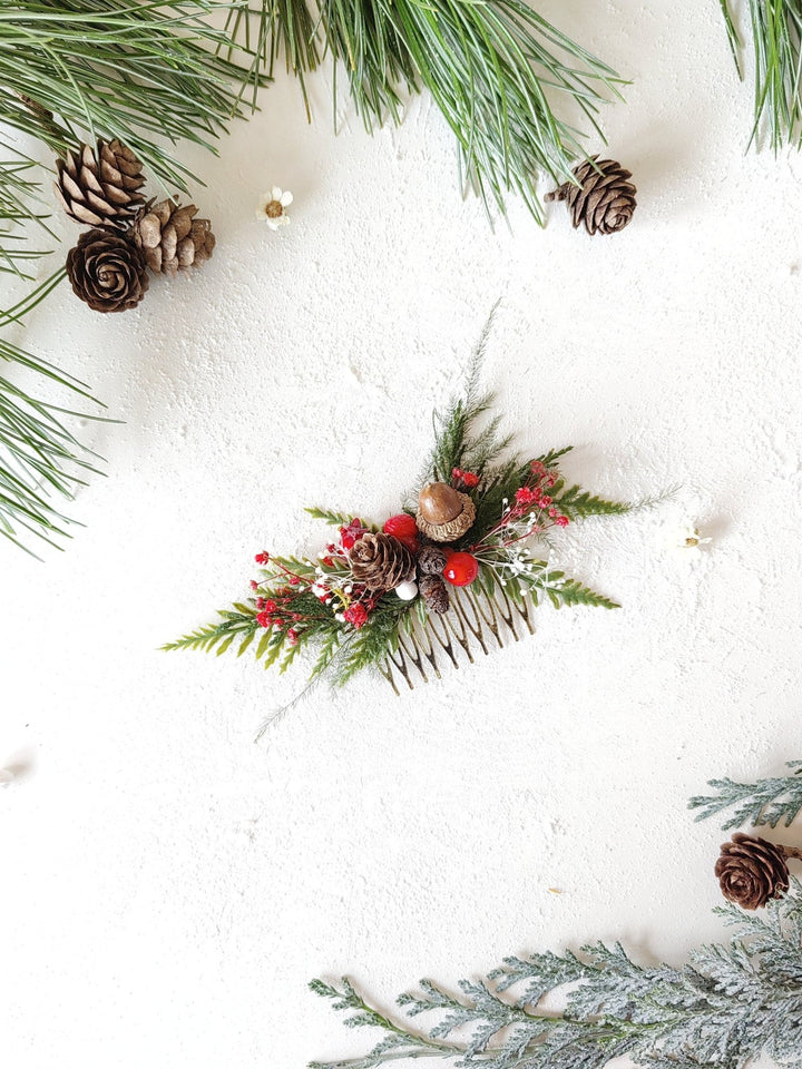 Pine Cone & Red Berry Hair Comb: Woodland Christmas Headpiece – handmade floral hair accessory by magaela