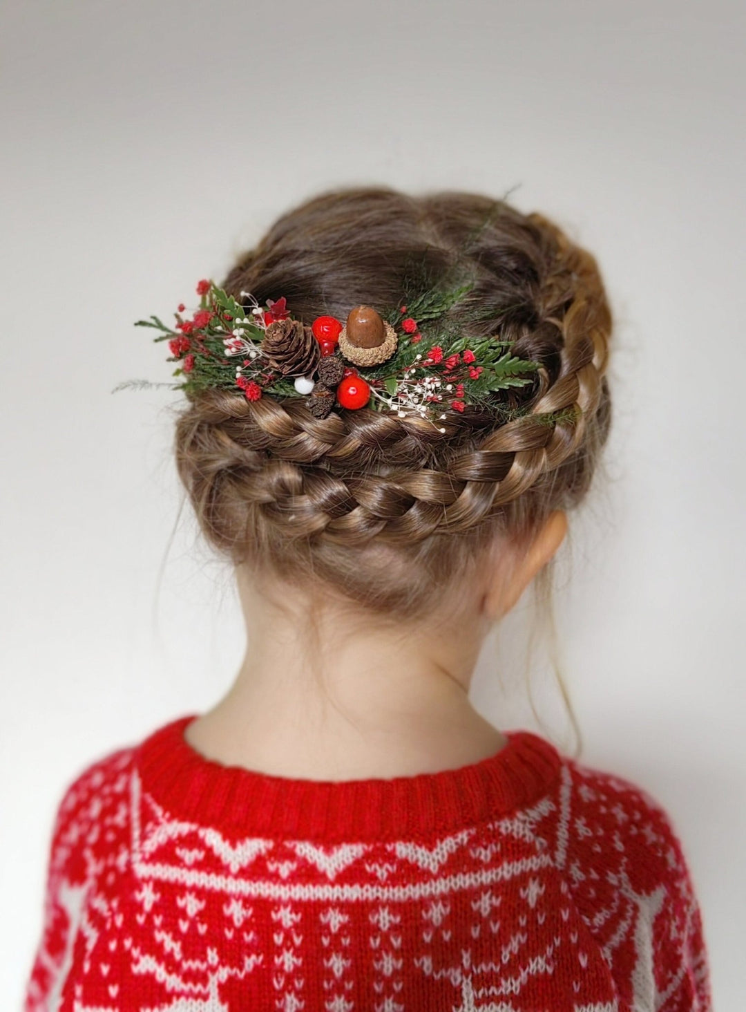 Pine Cone & Red Berry Hair Comb: Woodland Christmas Headpiece – handmade floral hair accessory by magaela