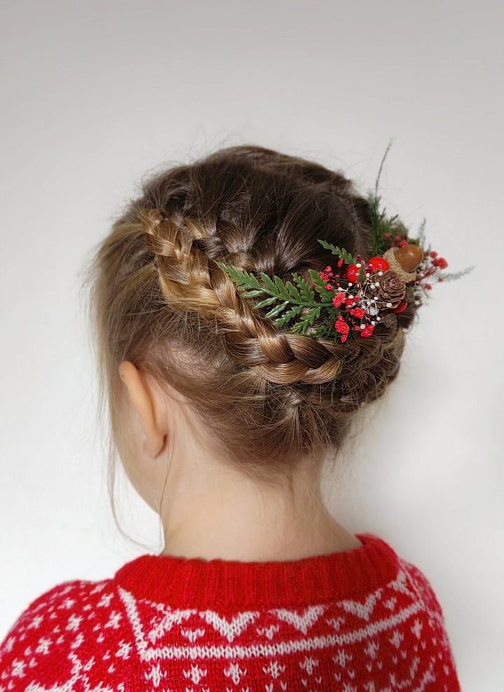 Pine Cone & Red Berry Hair Comb: Woodland Christmas Headpiece – handmade floral hair accessory by magaela