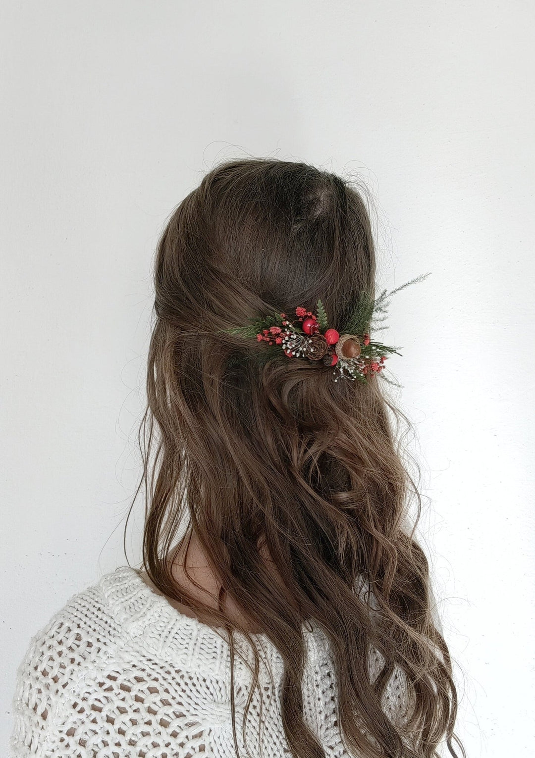 Pine Cone & Red Berry Hair Comb: Woodland Christmas Headpiece – handmade floral hair accessory by magaela