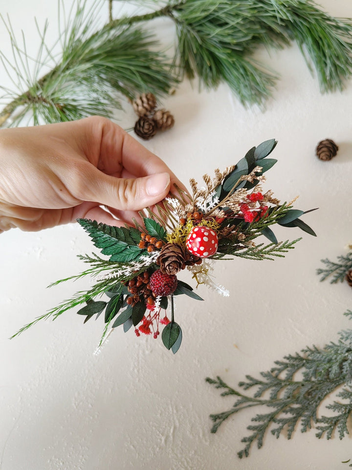 Toadstool Hair Comb: Woodland Christmas Headpiece with Pine Cones – handmade floral hair accessory by magaela