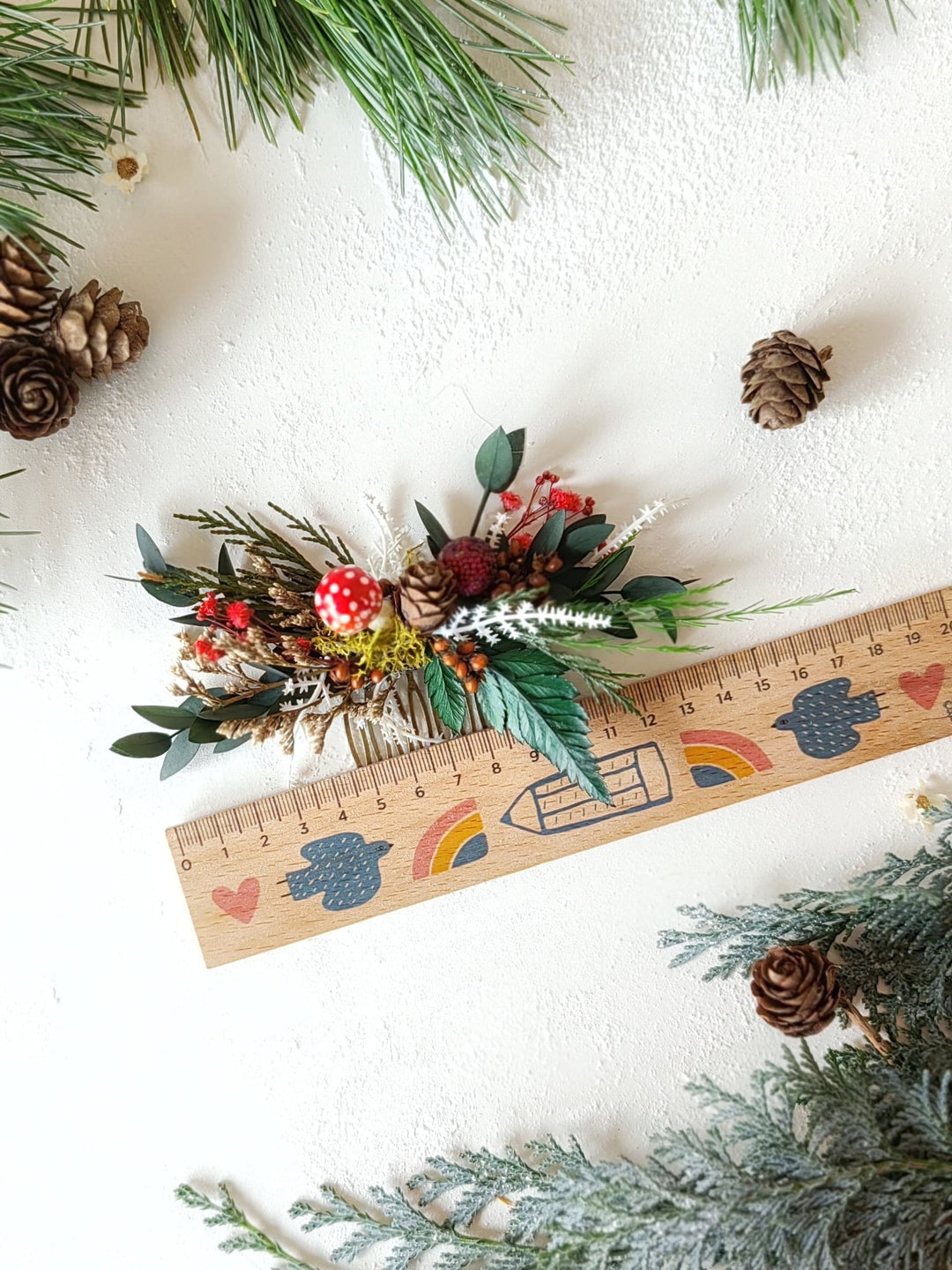 Toadstool Hair Comb: Woodland Christmas Headpiece with Pine Cones – handmade floral hair accessory by magaela