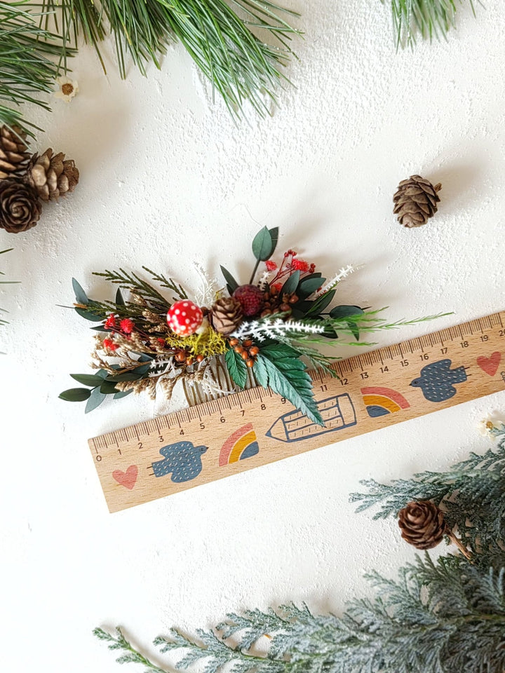 Toadstool Hair Comb: Woodland Christmas Headpiece with Pine Cones – handmade floral hair accessory by magaela
