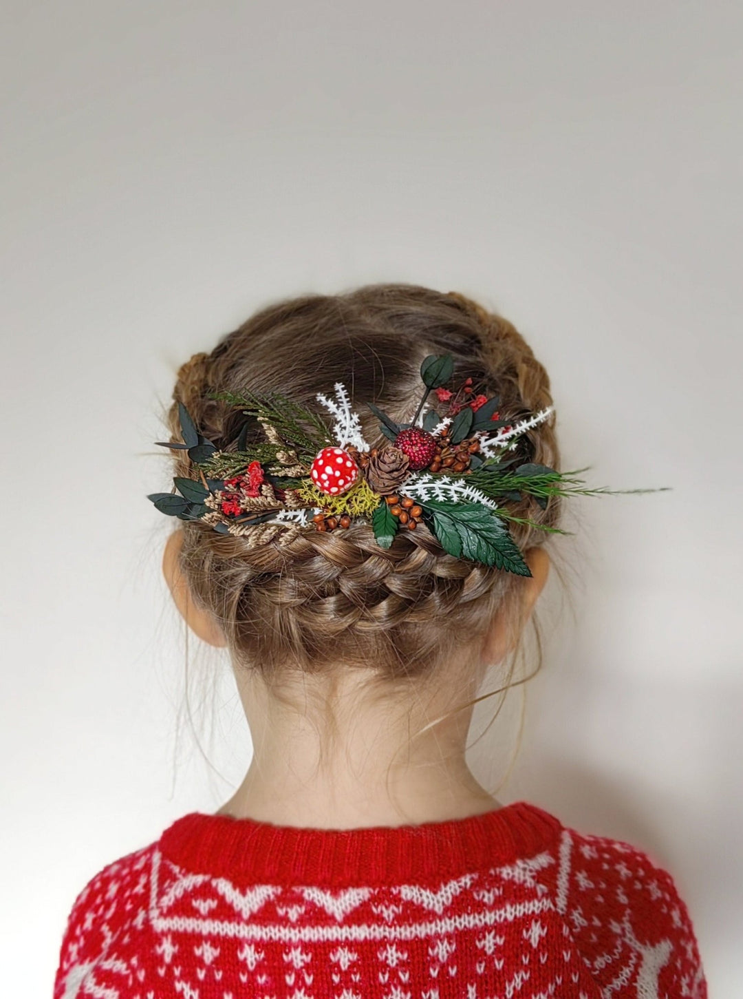 Toadstool Hair Comb: Woodland Christmas Headpiece with Pine Cones – handmade floral hair accessory by magaela