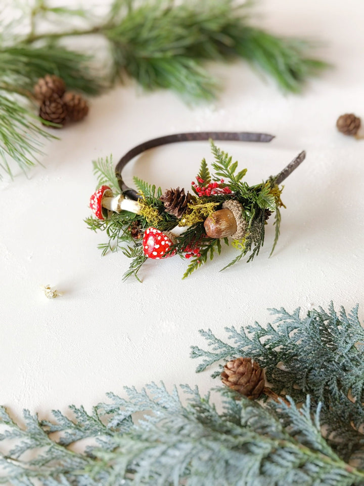 Christmas Woodland Headband: Mushroom, Acorn & Pine Cone Headpiece – handmade floral hair accessory by magaela