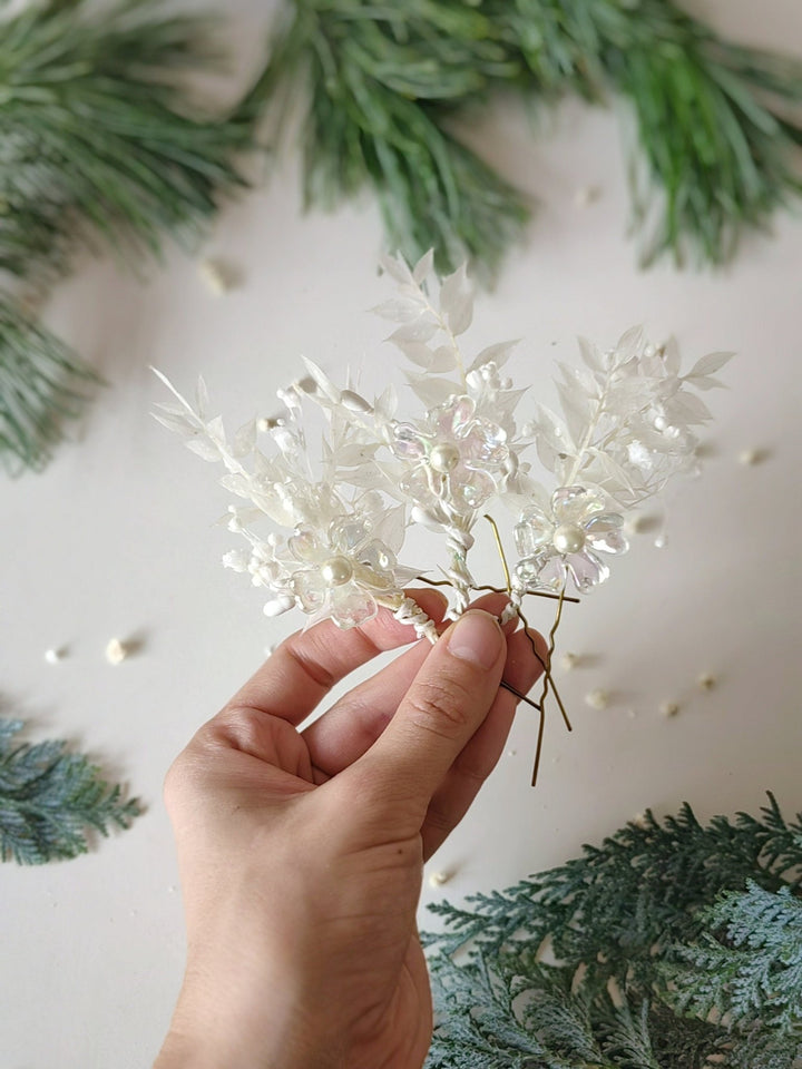 Glam Wedding Hairpins: Winter Bridal Headpiece with Clear Flowers – handmade floral hair accessory by magaela
