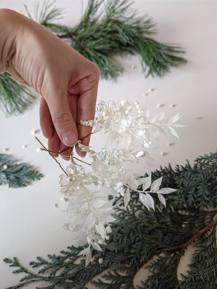 Glam Wedding Hairpins: Winter Bridal Headpiece with Clear Flowers – handmade floral hair accessory by magaela