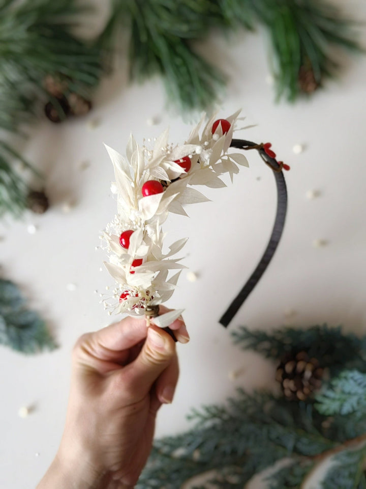 Winter Flower Headband: Red Berries & Preserved Floral Headpiece – handmade floral hair accessory by magaela