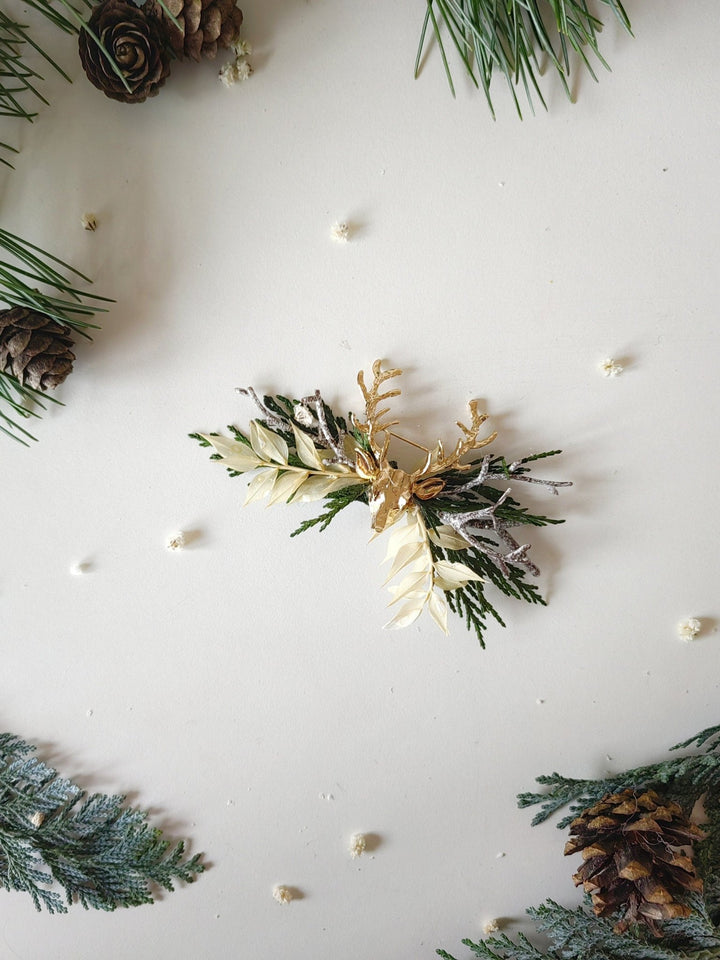 Christmas Deer Brooch: Handmade Winter Coat Jewelry – handmade floral hair accessory by magaela