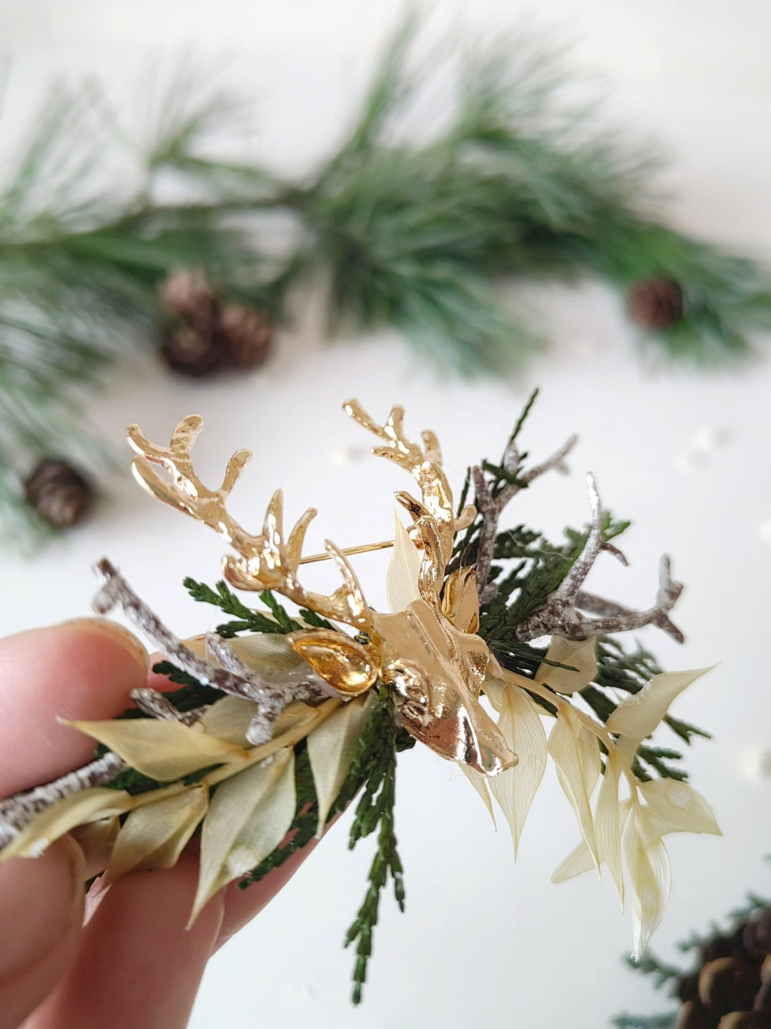 Christmas Deer Brooch: Handmade Winter Coat Jewelry – handmade floral hair accessory by magaela