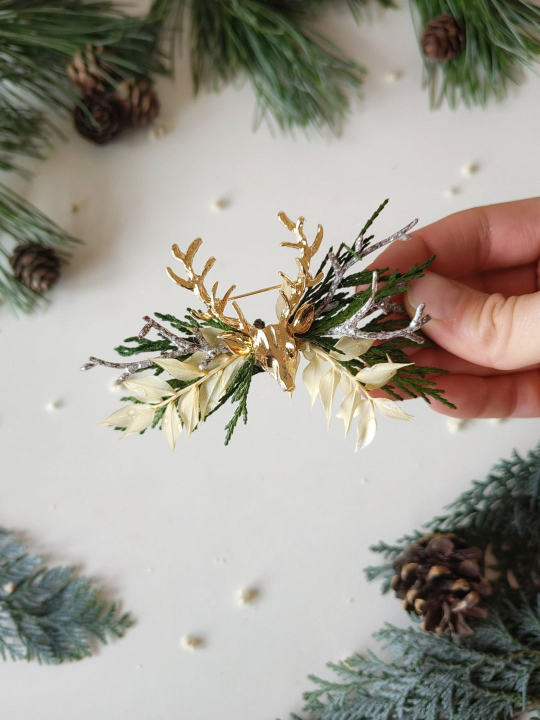 Christmas Deer Brooch: Handmade Winter Coat Jewelry – handmade floral hair accessory by magaela