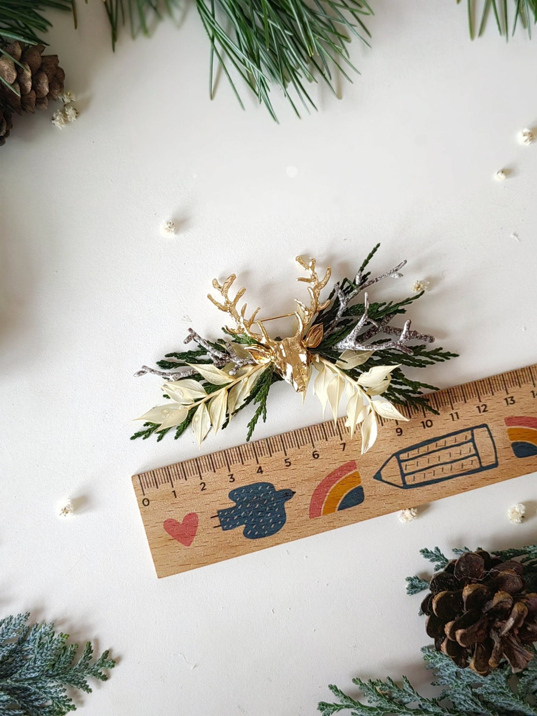 Christmas Deer Brooch: Handmade Winter Coat Jewelry – handmade floral hair accessory by magaela