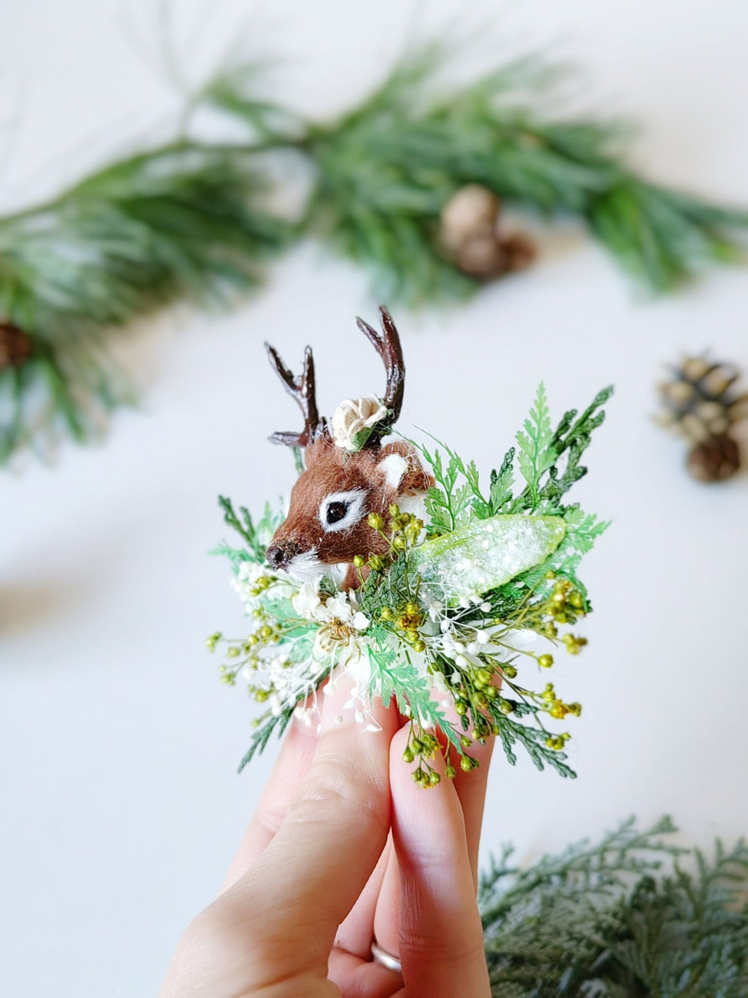 Deer Christmas Brooch: Handmade Winter Coat Jewelry – handmade floral hair accessory by magaela