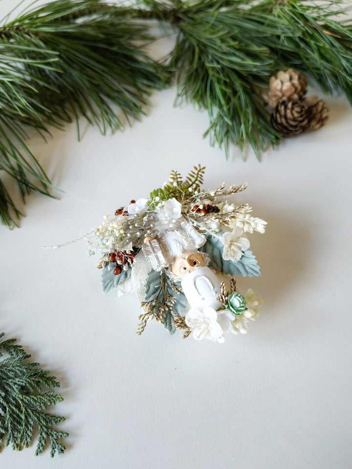 Nutcracker Christmas Brooch: White & Mint Holiday Jewelry – handmade floral hair accessory by magaela