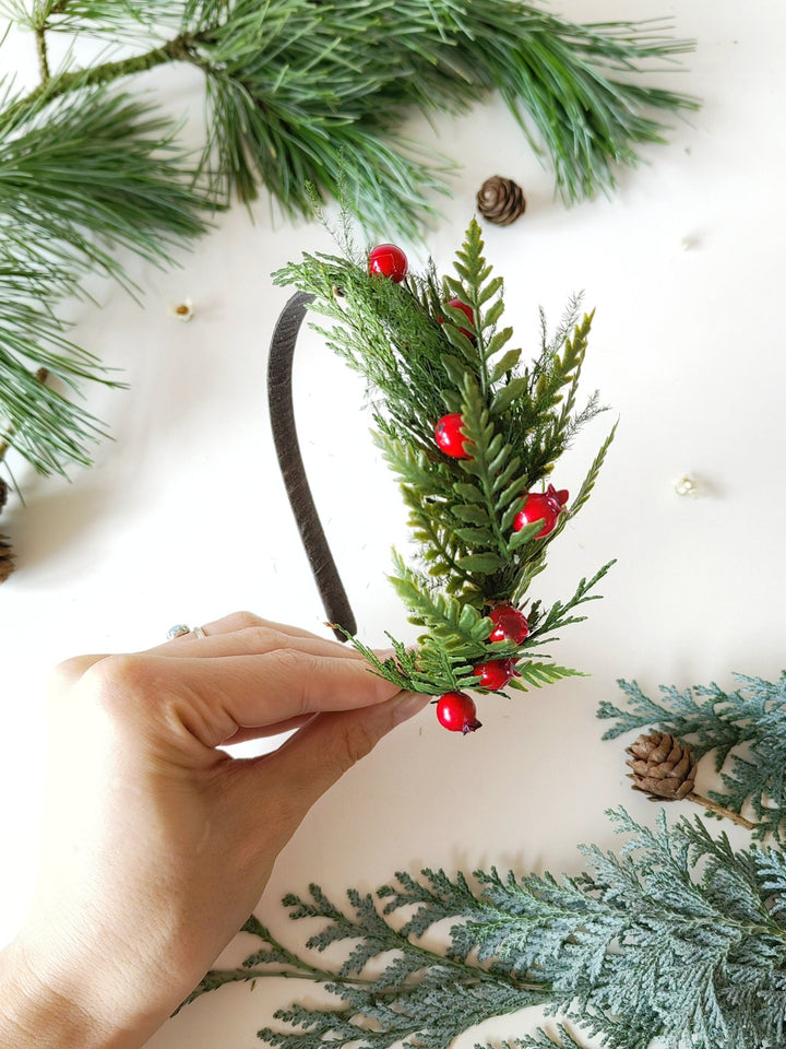 Christmas Woodland Headband with Red Berries – Green Winter Hair Crown for Girls & Adults | Holiday Bridal Accessory Gift – handmade floral hair accessory by magaela
