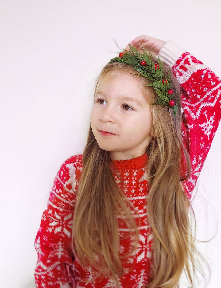 Christmas Woodland Headband with Red Berries – Green Winter Hair Crown for Girls & Adults | Holiday Bridal Accessory Gift – handmade floral hair accessory by magaela