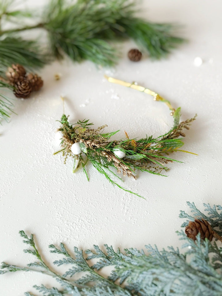 Winter Woodland Headband: Greenery Christmas Party Hair Accessory – handmade floral hair accessory by magaela