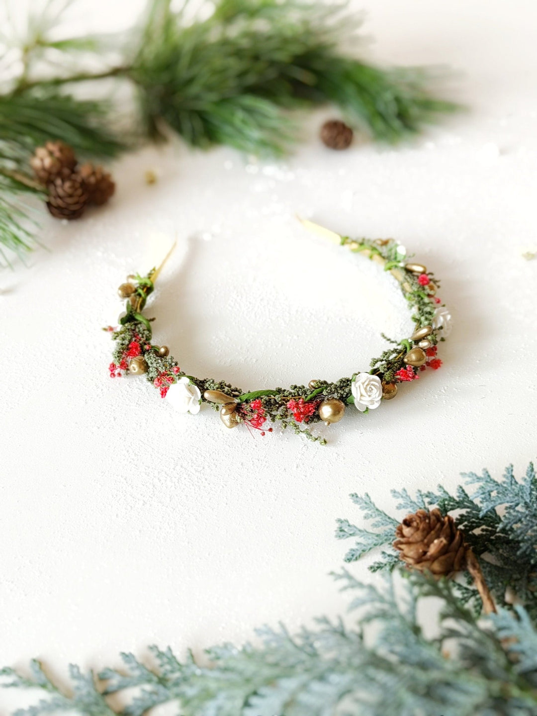 Vintage Christmas Flower Headband: Cottagecore Xmas Party Crown – handmade floral hair accessory by magaela
