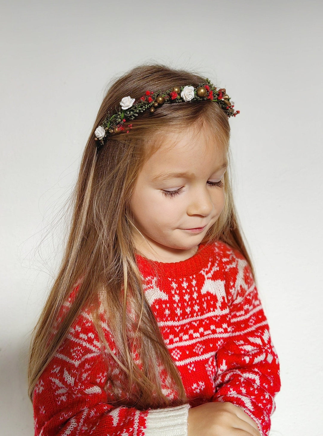 Vintage Christmas Flower Headband: Cottagecore Xmas Party Crown – handmade floral hair accessory by magaela