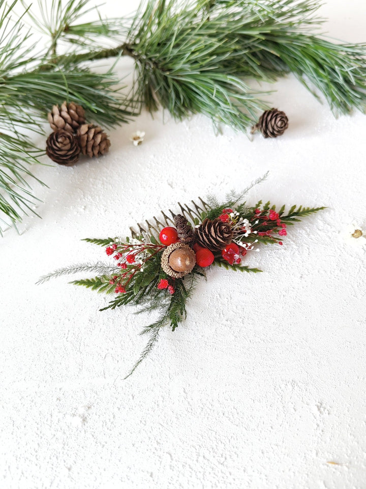 Pine Cone & Red Berry Hair Comb: Woodland Christmas Headpiece – handmade floral hair accessory by magaela