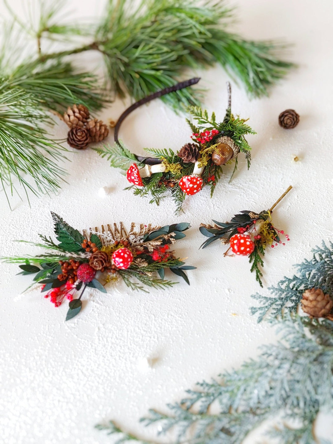 Toadstool Hair Comb: Woodland Christmas Headpiece with Pine Cones – handmade floral hair accessory by magaela