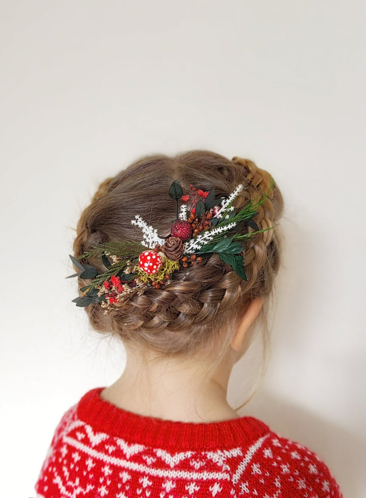 Toadstool Hair Comb: Woodland Christmas Headpiece with Pine Cones – handmade floral hair accessory by magaela
